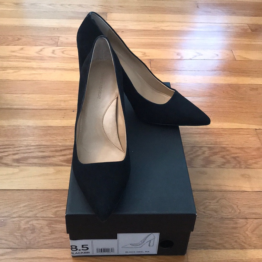 Banana Republic Madison 12 hour Block Heel Pump